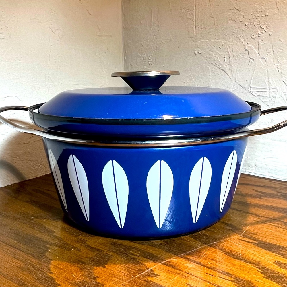 Catherine Holm Navy Blue White Enamelware Lotus Flower Covered Pot Vintage